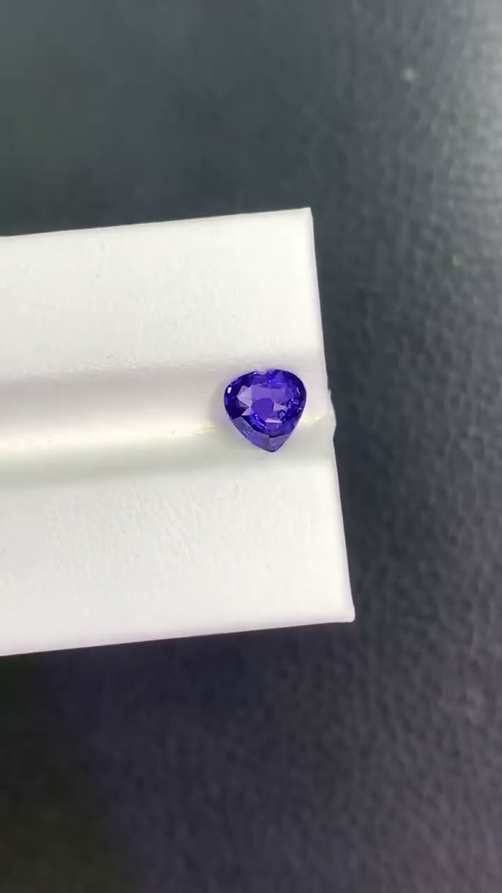 无烧紫蓝宝1.00ct爱心切割、颜色浓郁。#蓝宝石#jewellery #sapphire