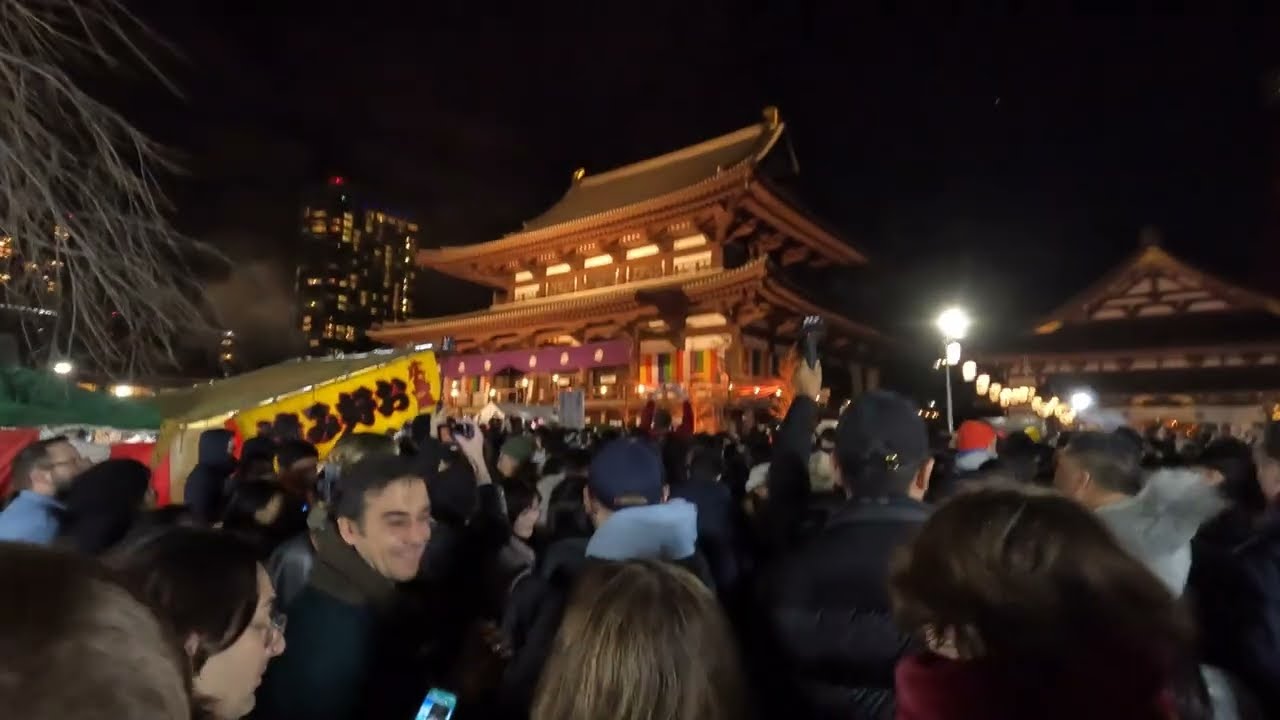 Hatsumode at Zōjō-ji Temple: A New Year's Eve Tradition in Tokyo