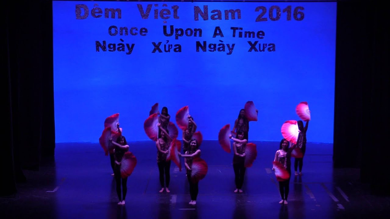 Dem Viet Nam 2016 - Fan Dance
