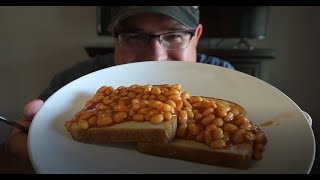 An American tries British beans on toast for the first time! Heinz Beanz taste test on toast!