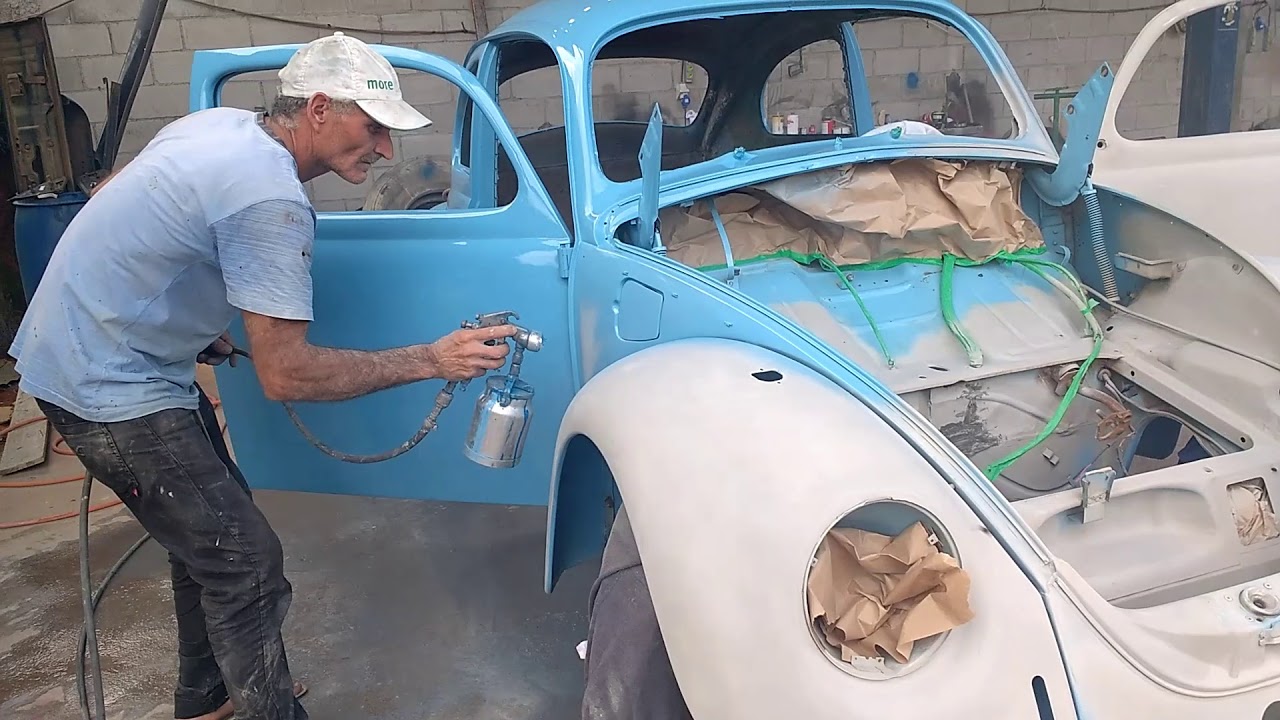 Fusca 1300 L 78 primeira demão de tinta na carroceria.