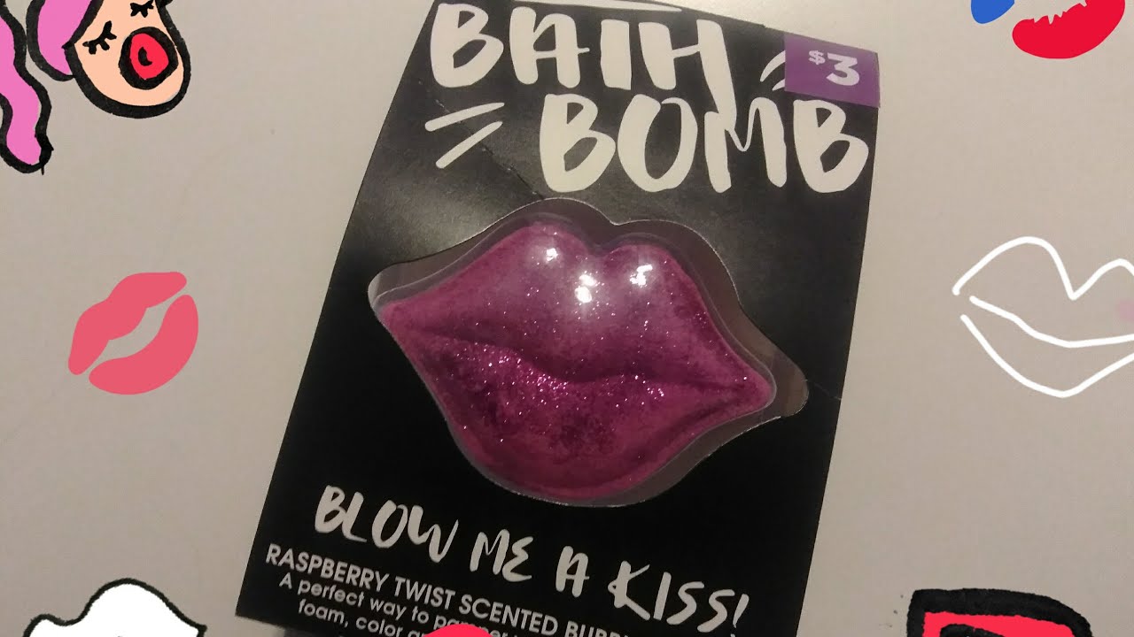 Blow Me A Kiss Bath Bomb! 