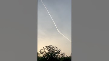 Roaring Jet passes through✈️ #contrails #sky #plane