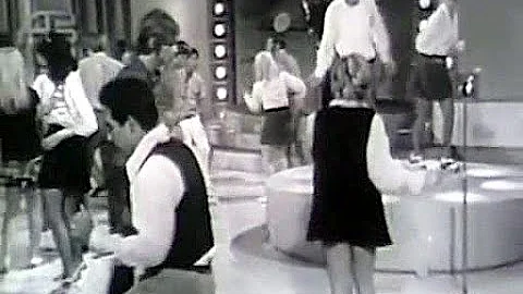Barbara Paul - Don't Let The Party End (1966)