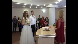 Восемь старооскольских пар скрепили свои союзы в День всех влюблённых Восемь старооскольских пар скрепили свои союзы в День всех влюблённых