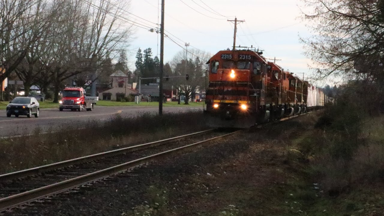 *camera flop at the end* PNWR 2315 at SE Minter Bridge Rd, Hillsboro OR 