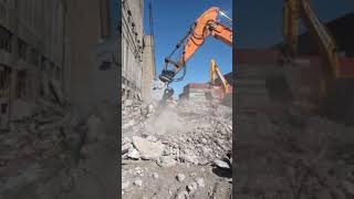 DAEMO rotating crusher DMC330R at Demolition site