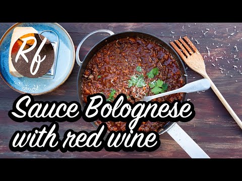 Sauce Bolognese with red wine