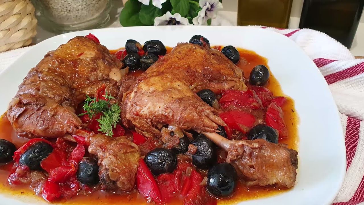 Pollo guisado con aceitunas y pimientos RECETA GRIEGA