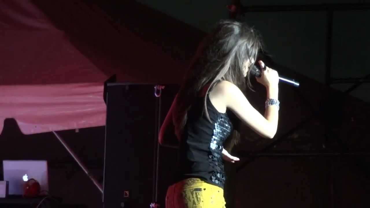 Victoria Justice-Make It In America at WI State Fair (Whole Song)