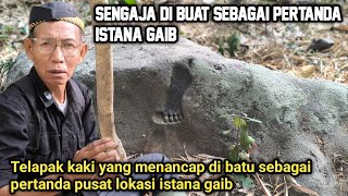 Real! A footprint embedded in stone as a sign of the center of a mystical palace