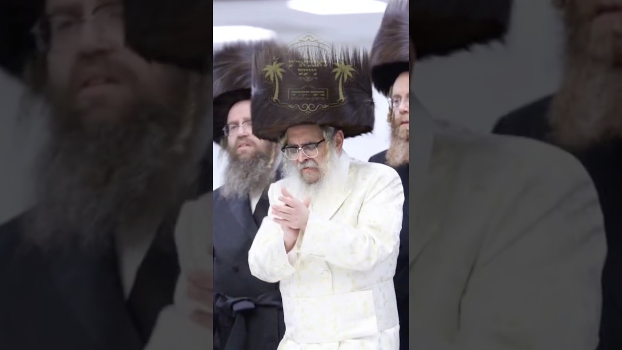 האדמו״ר מסאטמאר בטיש מתנות כהונה בחול המועד פסח