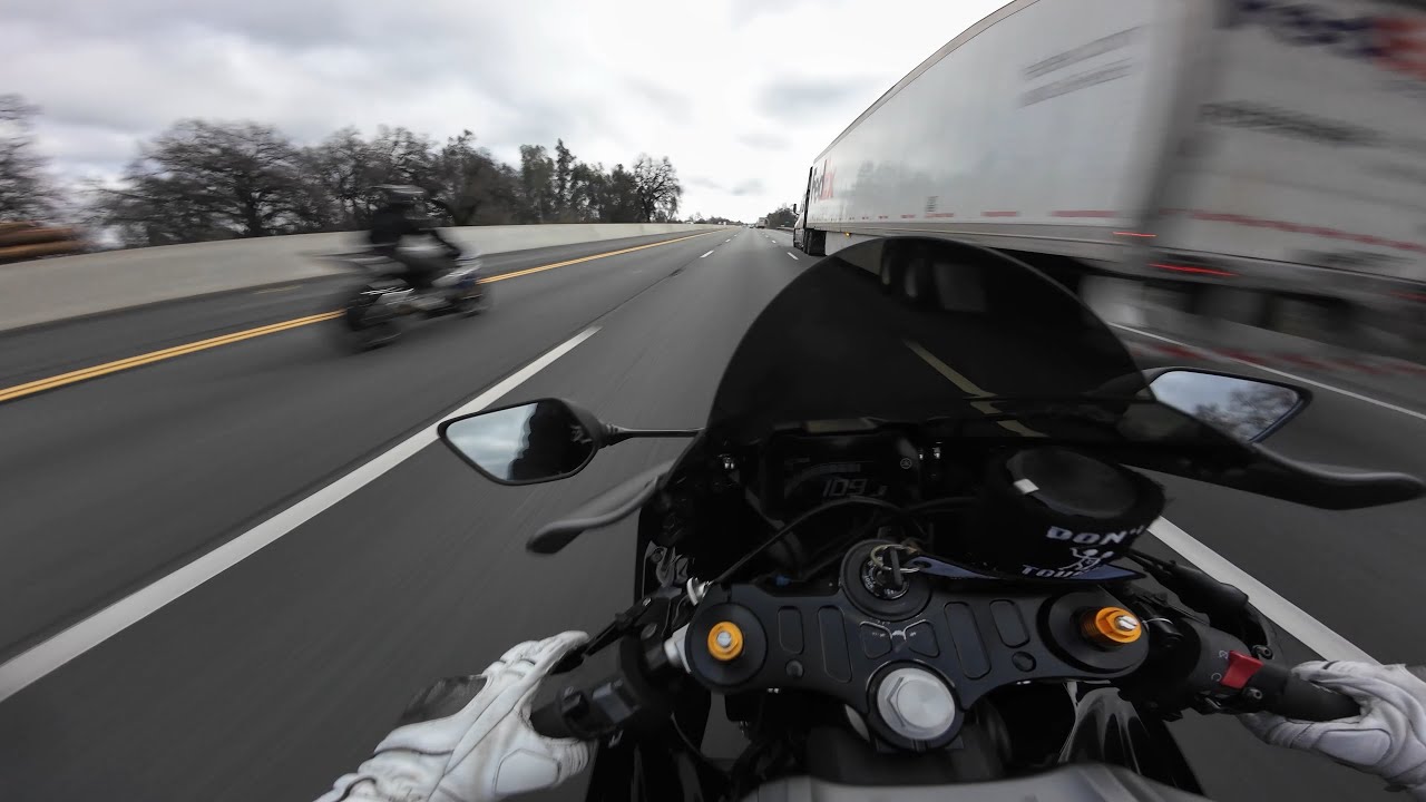 Разгоняюсь по шоссе на двух S1K на своей Yamaha R7! + Ролики