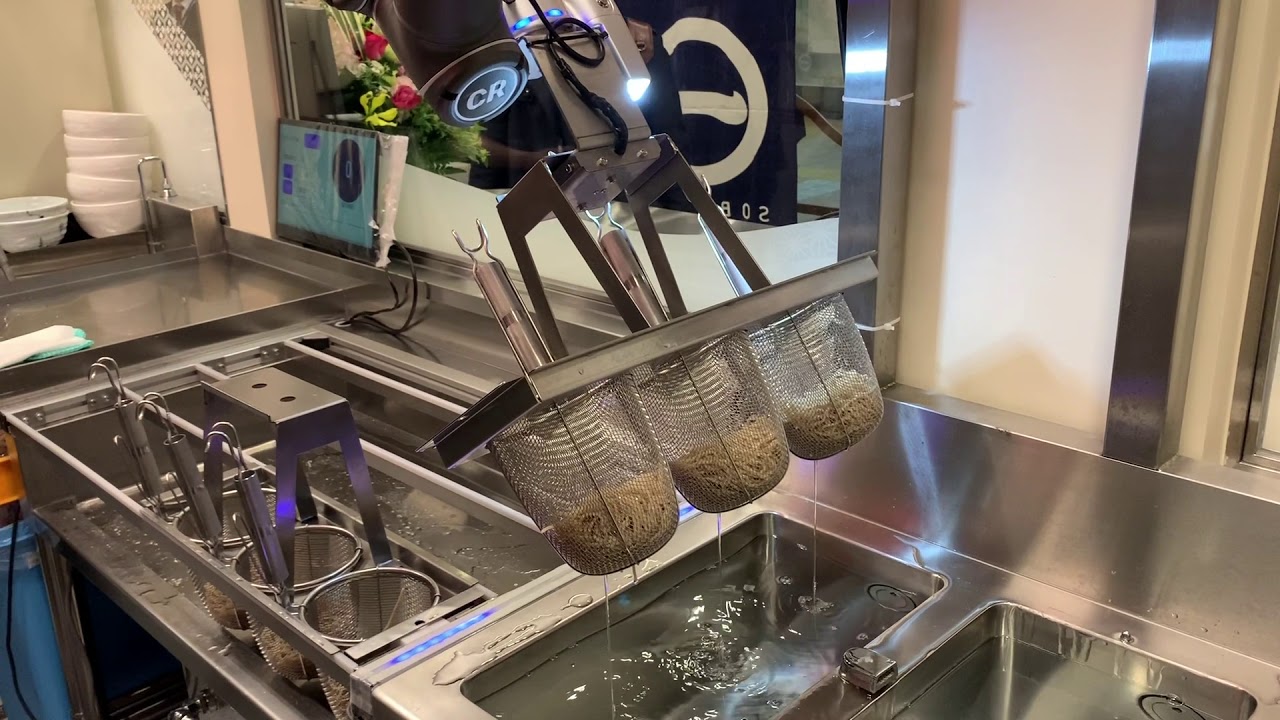 Video till Nudelrobot börjar arbeta på tågstation i Japan