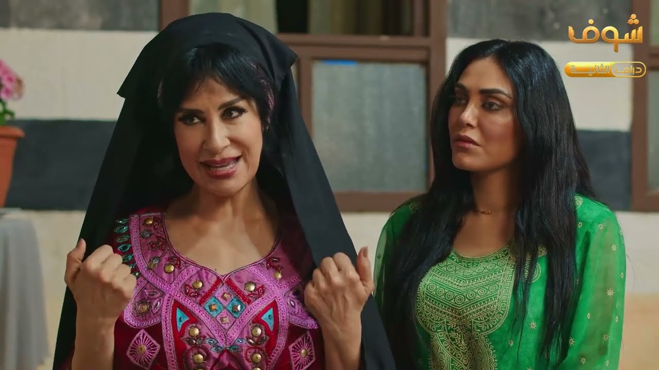 متزوج بالسر ع مرتو المفضلة عليه ومعيشته من خيرها وتارك شغلو مشان يتدلع ويسهر معها! مرتو كشفته وفضحته