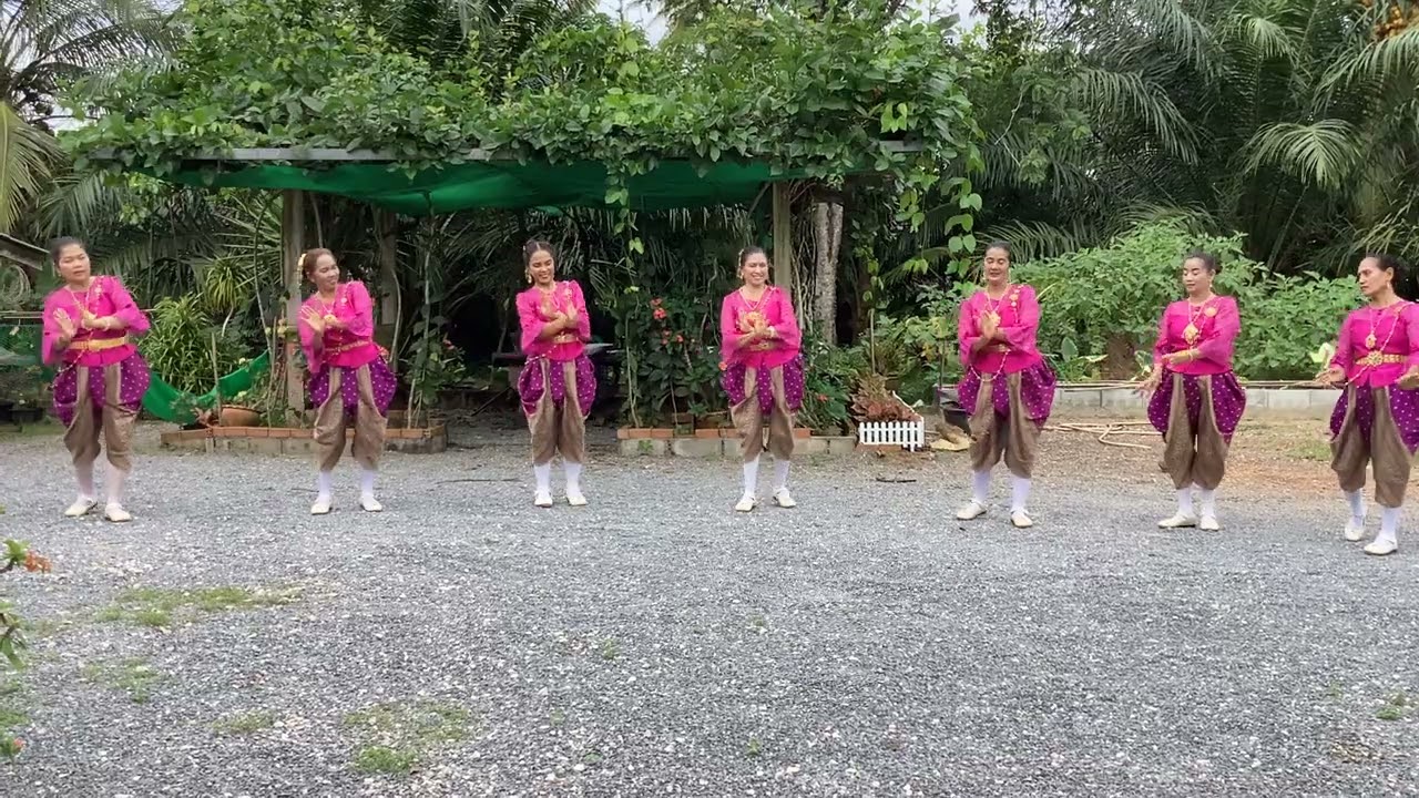 งามฝ่อนสาวภูไท (ขอบคุณท่าจากครูเต้ยค่ะ)