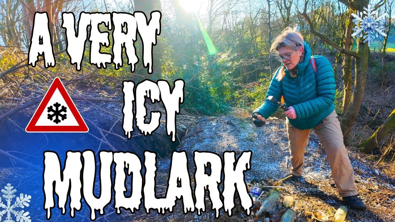 Посмотрите, как эти любители собирать ракушки на льду преодолевают опасный ледяной склон 😶‍🌫️😯