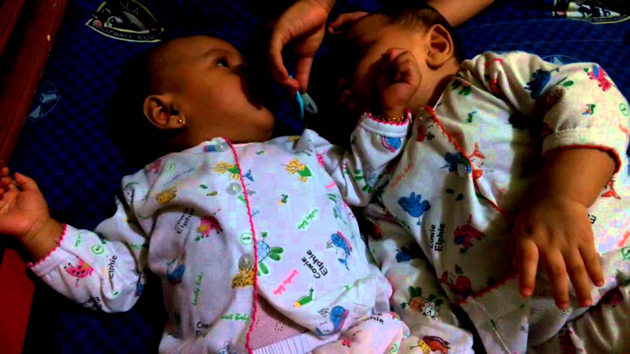 Cara menidurkan bayi kembar cewek cowok  arfa Aufa YouTube