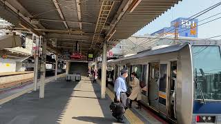 JR京都線207系S41+Z5普通高槻行き、JR東西線321系D9区間快速同志社前行き入線シーン@尼崎5.6番のりば