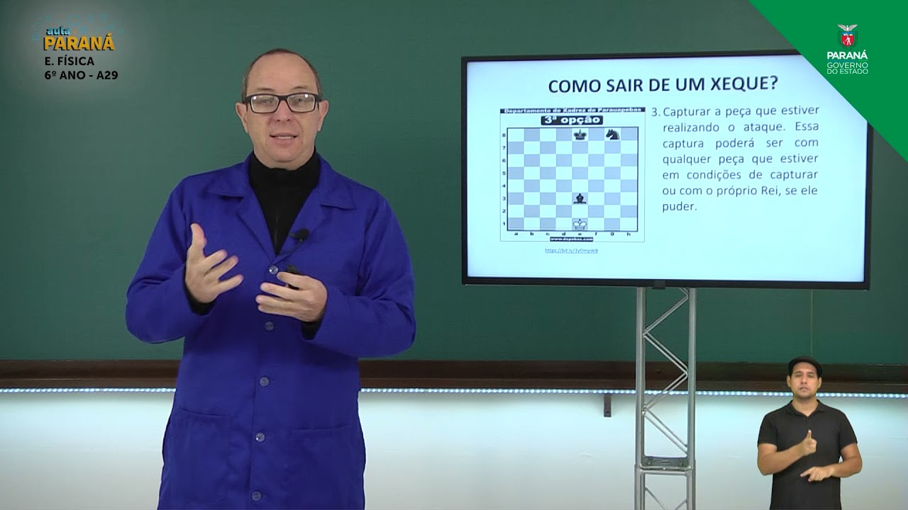 Xadrez gigante é usado em aulas de matemática, educação física