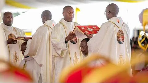 Nimeingia Nyumbani Mwa Bwana: Priestly Procession.