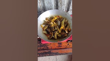 bữa cơm đạm bạc cùng ae.cá kho bầu. nấu cơm củi nòi gang