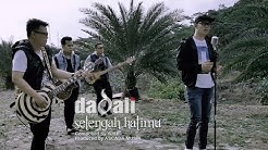 Dadali - Setengah Hatimu (Official Video)  - Durasi: 4:30. 