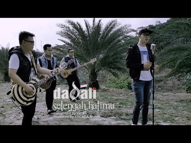 Dadali - Setengah Hatimu (Official Video) class=