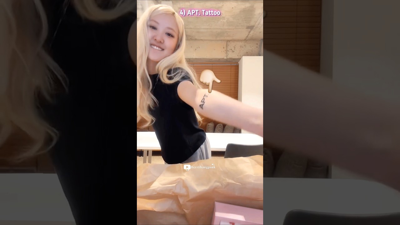 Rosé unboxing her merch 💗✨️ APT. ROSIE MERCH⚡️ #rosie #shortsviral #rosé_bruno_apt #unboxing #kpop