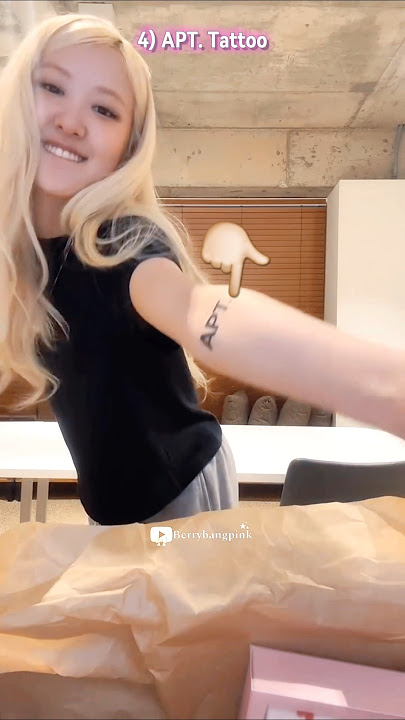 Rosé unboxing her merch 💗✨️ APT. ROSIE MERCH⚡️ #rosie #shortsviral #rosé_bruno_apt #unboxing #kpop