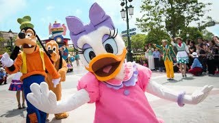 Shanghai Disneyland Resort Mickey's Storybook Express and Duffys Splashing Pre-Parade