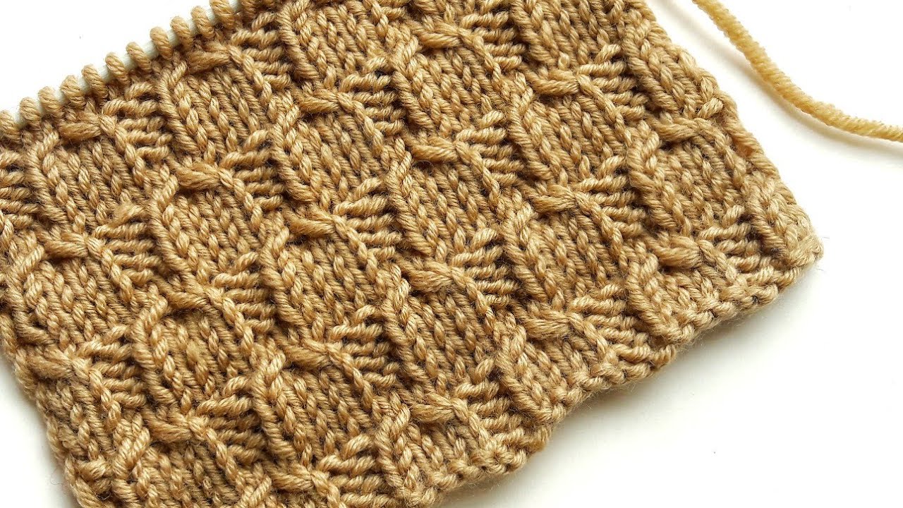 Легкий узор спицами Рельефная чешуя для вязания шапок, носков, свитеров