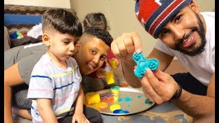 WE MADE A FIDGET SPINNER!!! (WITH PLAY DOH)