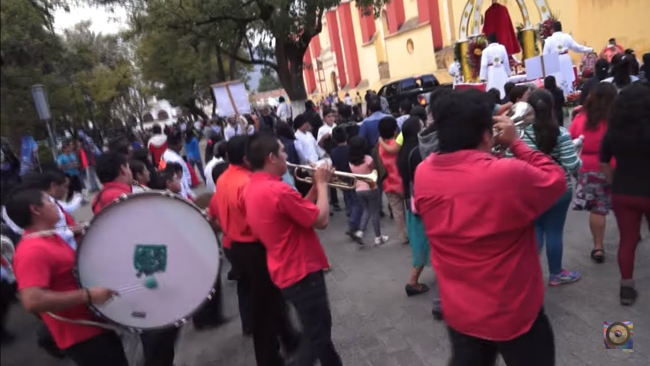 Suoni da una processione a San Cristobal de las Casas