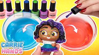 Encanto-personages vieren een zwembadfeestje met verf die van kleur verandert | Carrie Hands word...