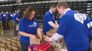 Kroger holds food drive in Noblesville