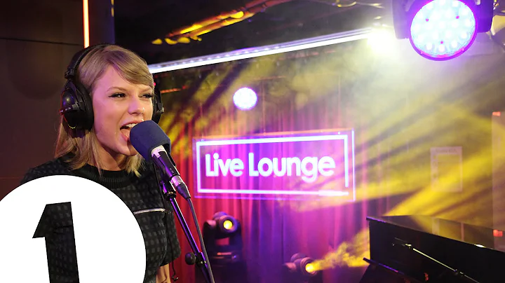 Taylor Swift covers Vance Joy's Riptide in the Liv...