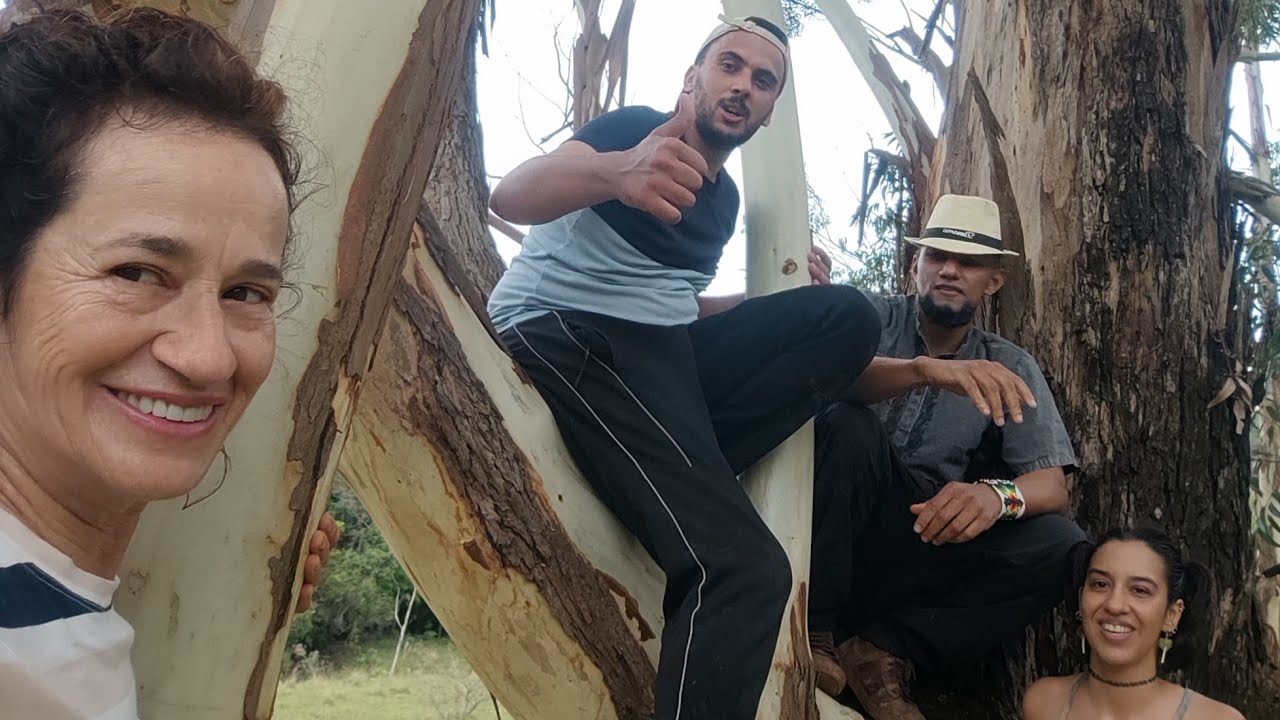 Pegue água porque a trilha de hoje é longa.