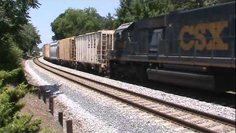 HLCX SD40-2 #7906 leads southbound CSX freight Q583 in Smyrna,GA