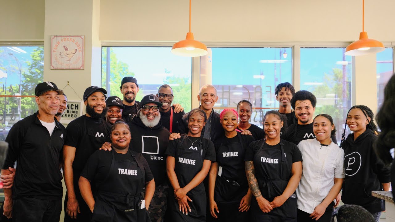 President Obama makes a surprise visit to South Side Chicago restaurant