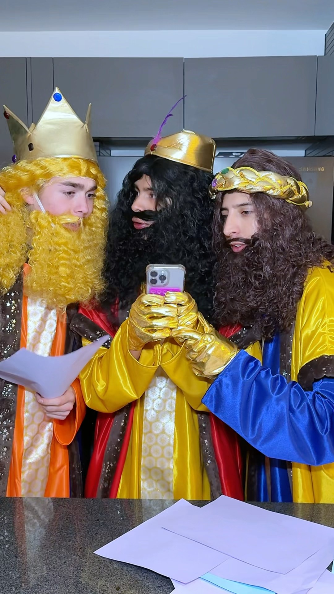 SANTA ?  VS LOS REYES ?  QUE TEAM SON ? #humor #comedia #navidad #diciembre