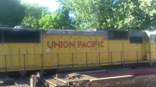 UP 8410 leading CSX on WB stack meets UP 6884 leading EB mixed freight Part 1
