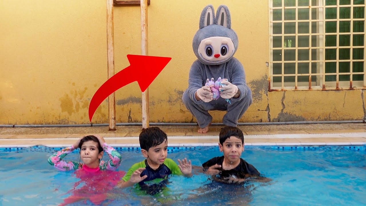 دخل  عليهم لابوبو العملاق بالمسبح !