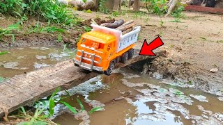 Toy Truck | Timber transport and accident | DL Toys