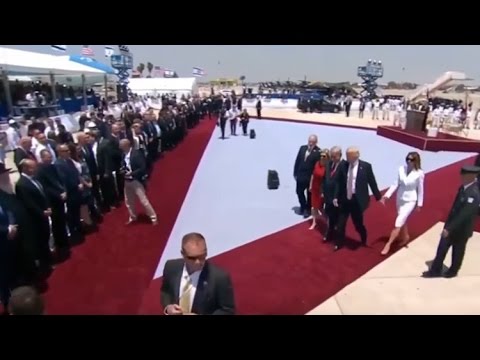 ¿Problemas matrimoniales? Melania se niega a tomar de la mano a Trump en su llegada a Israel