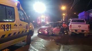 Colisión entre dos vehículos dejó a mujer con lesiones graves: un conductor se dio a la fuga