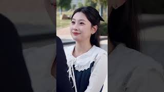 Untuk menghindari pernikahan dengan pria tua, dia meminta bantuan seorang pekerja miskin, tanpa menyadari bahwa dia adalah CEO! Pernikahan Kilat!