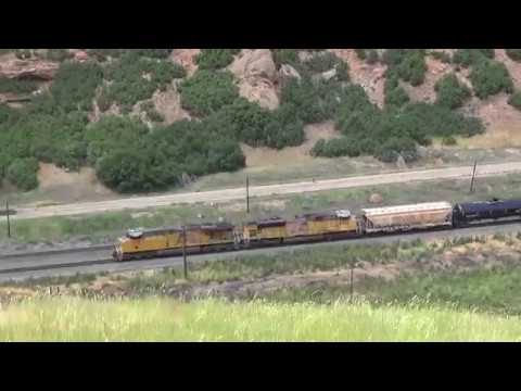 Huge Union Pacific train snakes through Echo canyon | Best railfan rest area! - YouTube