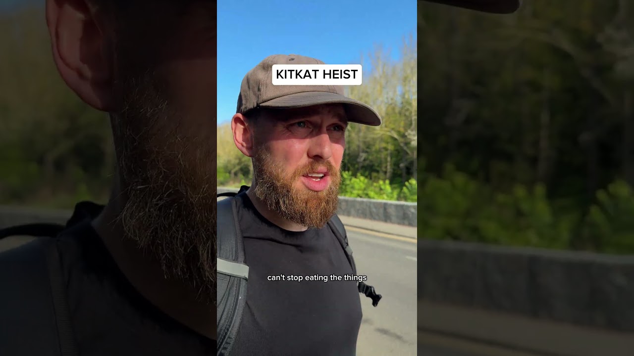 Robbers armed with a cup of tea ready for dunking ☕️