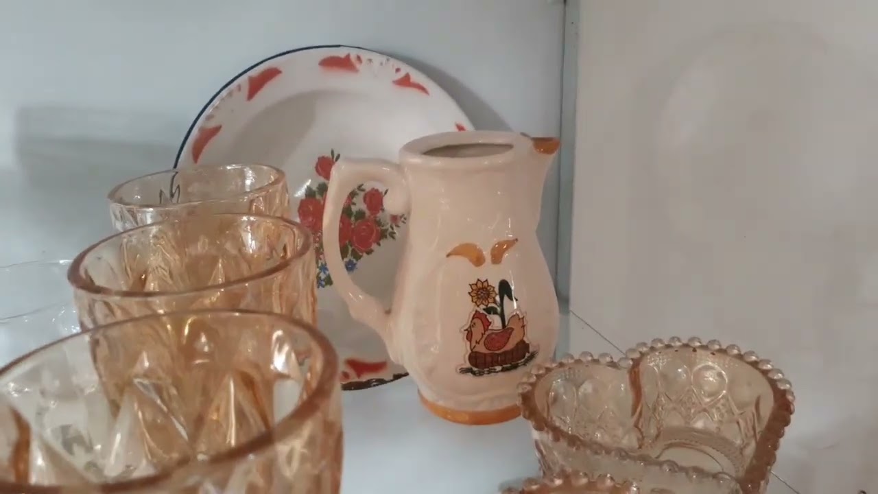 Arrumando minha cristaleira que garimpei no ferro velho